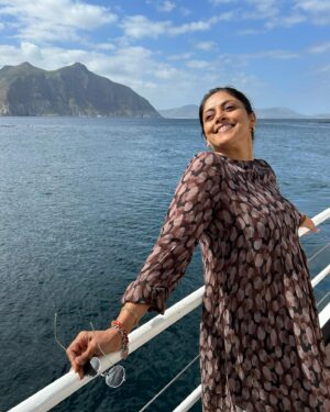 Nadhiya Instagram - 🩵🤎🩶🖤

#photography #smiles #travel #throwback