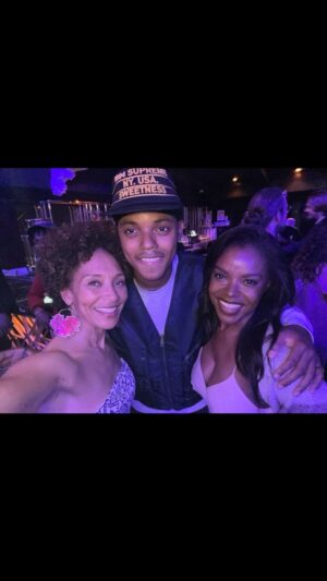 Nadine Ellis Instagram - Issa wrap! Got to play in the @belairpeacock sandbox this season! Watch out for Annie!! Thanks to the cast & crew @cassiedamsel @adrianholmes @jabaribanks @cmwaddles @justin_cornwell @tanayis @melanieliburd @carolinechikezie and to the best plus one/day one @nycway2
