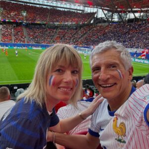 Nagui Instagram - Avec mon meilleur pote @mapelinage une seule musique ce soir #allezlesbleus #paysbasfrance 🇫🇷🥺❤️ #fiersdetrebleus