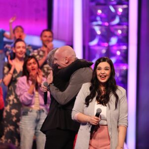 Nagui Instagram - 🎤🎙️🎶🎵 Il y a quelques semaines @gaetanrousselofficiel nous faisait la surprise de venir sur le plateau avec @adeline_lovo . 
🙏😘🥰
Merci de nous avoir offert « Crois-Moi » avec les #Zikos.
.
🔴🎤 #NOPLP revient le 10 juin à 18:40 sur #France2 
.
#noubliezpaslesparoles #noplp #maestro #nplp #nagui #micro #france2 #karaoke #chanson #replay #rediffusion #paroles #zikos #magali #fabien #leszikos #jeu #chant #guitare #rediff #rediffusion #NOPLP​​​​ #gaetanroussel #adelinelovo