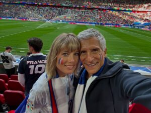 Nagui Instagram - Avec mon meilleur pote @mapelinage pour soutenir les #bleus #bleucollectif #autfra #euro2024 #fiersdetrebleus ❤️🇫🇷⚽️