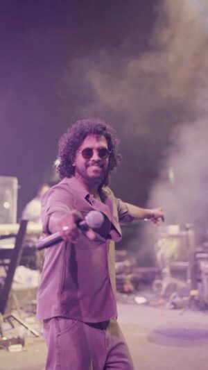 Nakash Aziz Instagram - Counting my blessings💫

📹 : @amrendravisuals 

#NakashAziz #NakashLive #BossParty