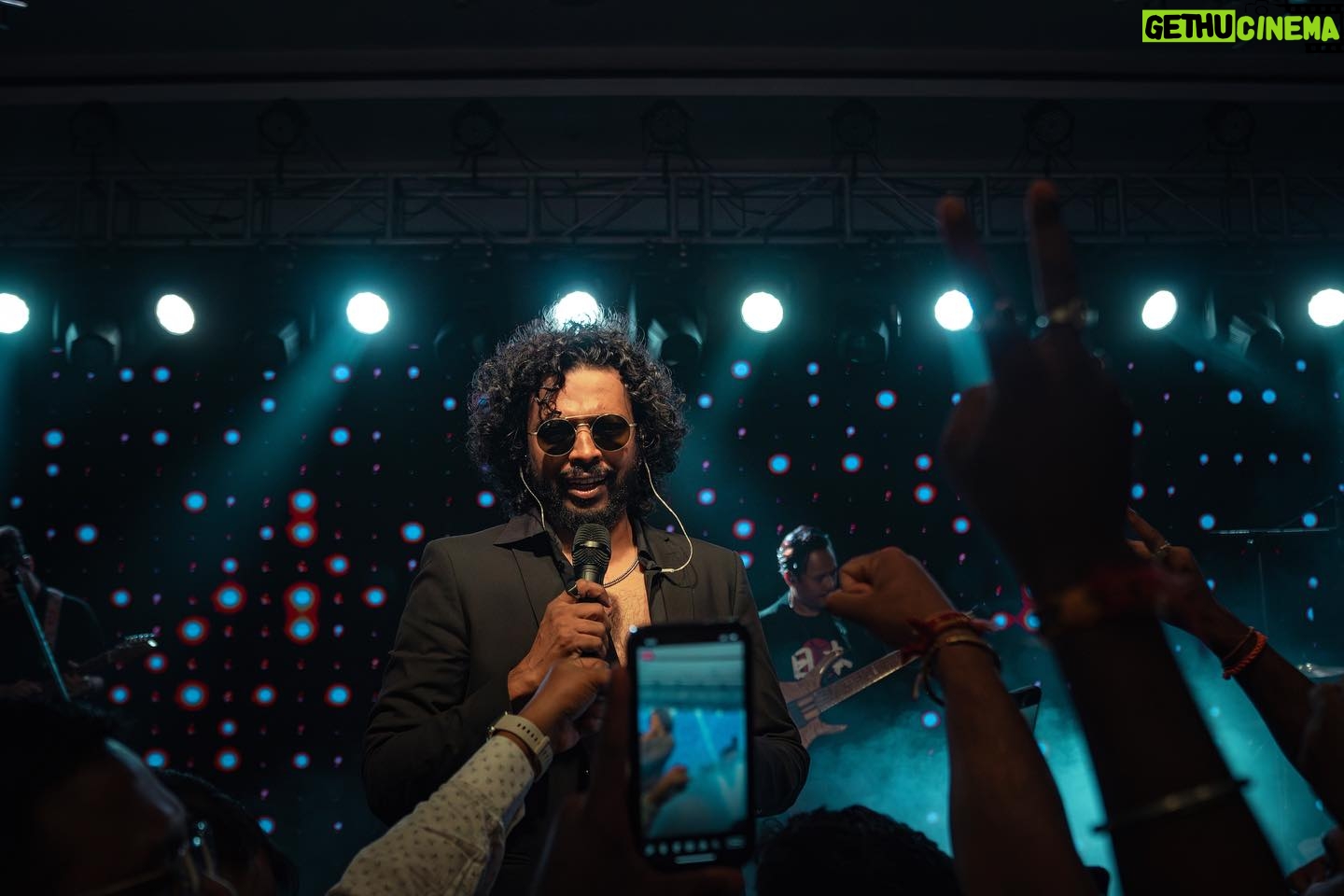Nakash Aziz - 681 Likes - Good vibes only😎✨
#NakashAziz #NakashLive #MeraWalaDance
