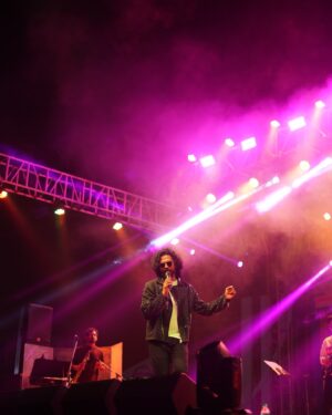 Nakash Aziz Instagram - Feel the energy ⚡️

📷- @_aloontraveller_ 
#nakashaziz #nakashazizlive