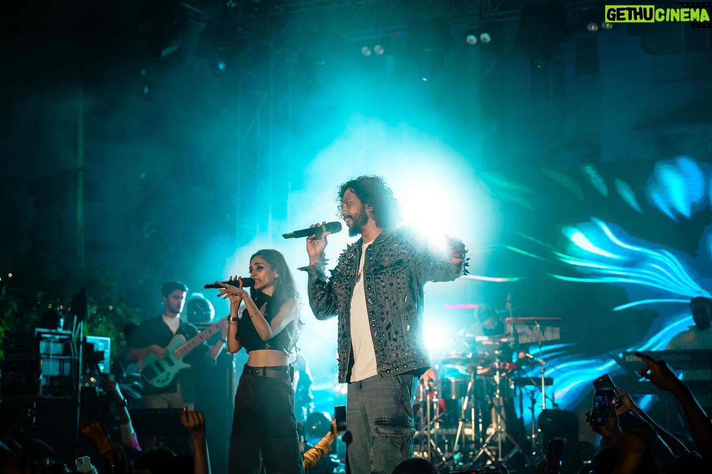 Nakash Aziz - 1.3K Likes - Swipe till the end to see me multitask🤪🙈
#NakashAziz #NakashLive