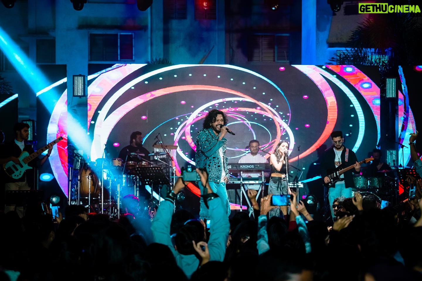 Nakash Aziz - 1.3K Likes - Swipe till the end to see me multitask🤪🙈
#NakashAziz #NakashLive