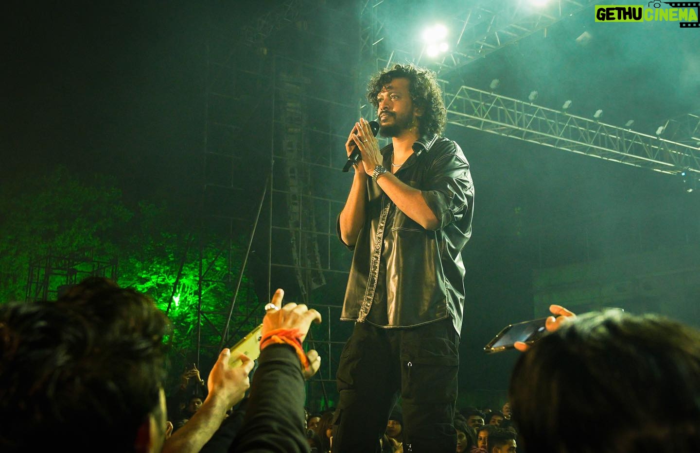 Nakash Aziz - 1.5K Likes - This one’s for you guys❤️😇
📸 @suban_baral