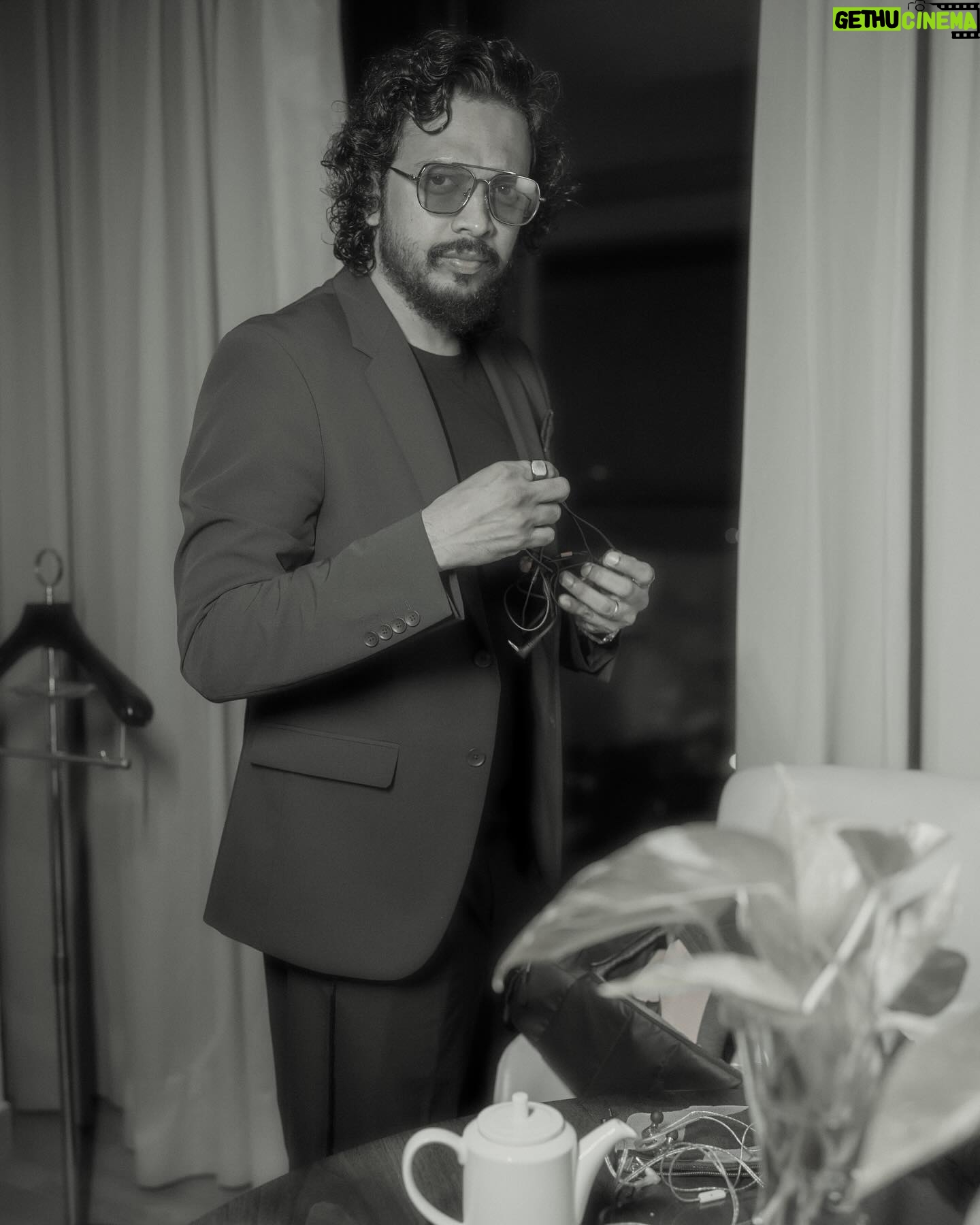 Nakash Aziz - 786 Likes - Monochrome 🤍🖤
#nakashaziz #nakashazizlive