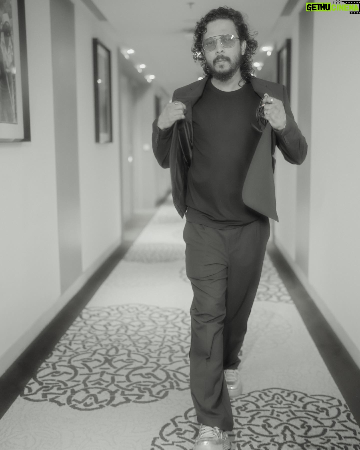 Nakash Aziz - 786 Likes - Monochrome 🤍🖤
#nakashaziz #nakashazizlive