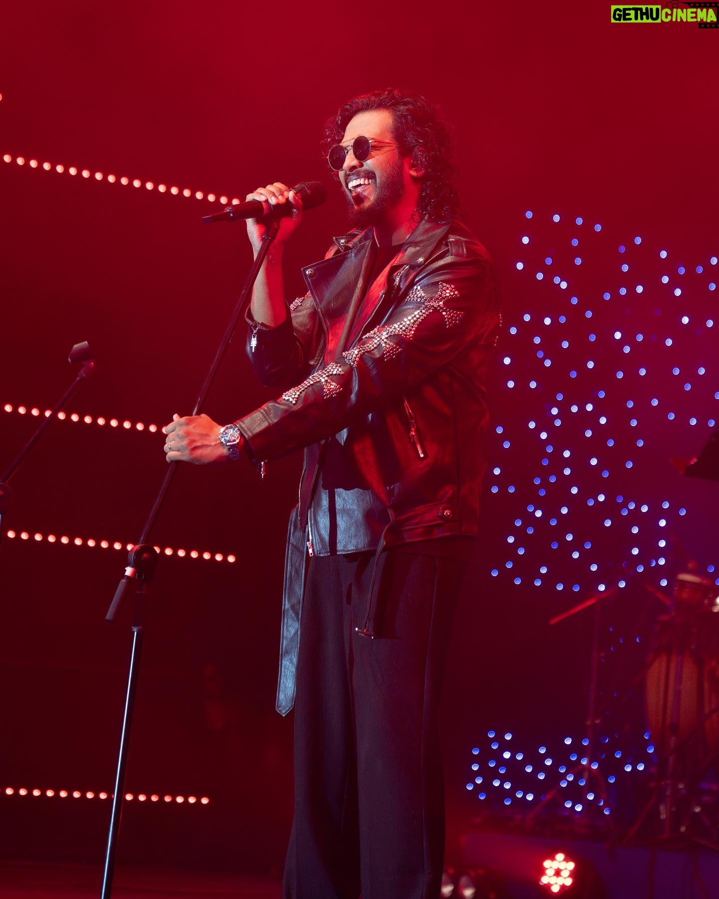 Nakash Aziz - 1.1K Likes - 50 shades of me when I’m performing🎤
#NakashAziz #NakashLive #AboutLastNight