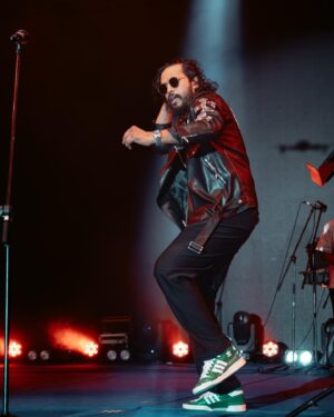 Nakash Aziz Instagram - 50 shades of me when I’m performing🎤

#NakashAziz #NakashLive #AboutLastNight