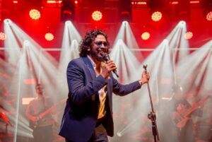 Nakash Aziz Instagram - Always happy when I am performing!😇