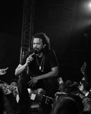 Nakash Aziz Instagram - 🖤🎤