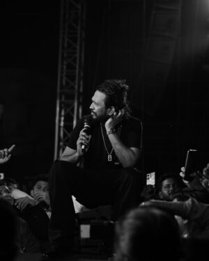 Nakash Aziz Instagram - 🖤🎤