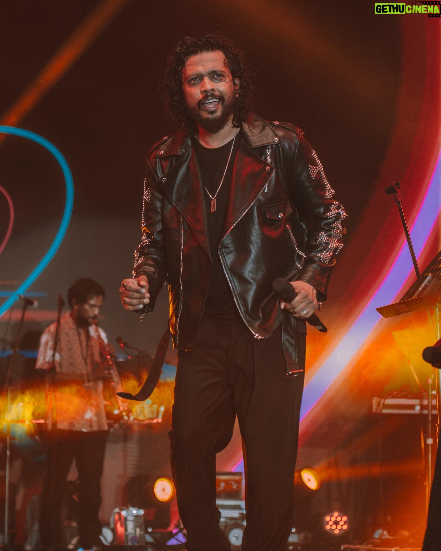 Nakash Aziz - 1.1K Likes - 50 shades of me when I’m performing🎤
#NakashAziz #NakashLive #AboutLastNight