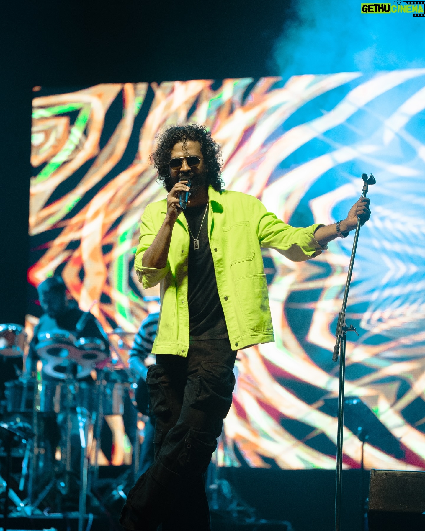 Nakash Aziz - 790 Likes - Feel the music 🎤🎶
📸 - @_smfilms
#nakashaziz #nakashazizlive