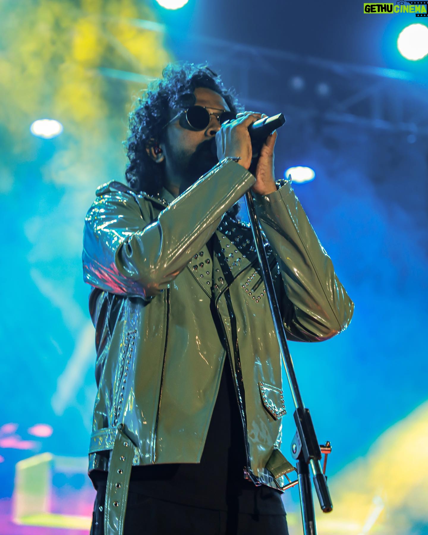 Nakash Aziz - 1K Likes - High on music🎶
#NakashAziz #NakashLive