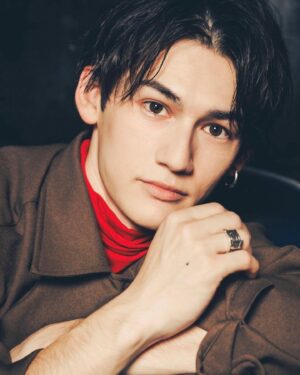 Nakhun Screaigh Instagram - 最近赤がちょっと気に入ってきた🍎

Might start wearing red a little more often.