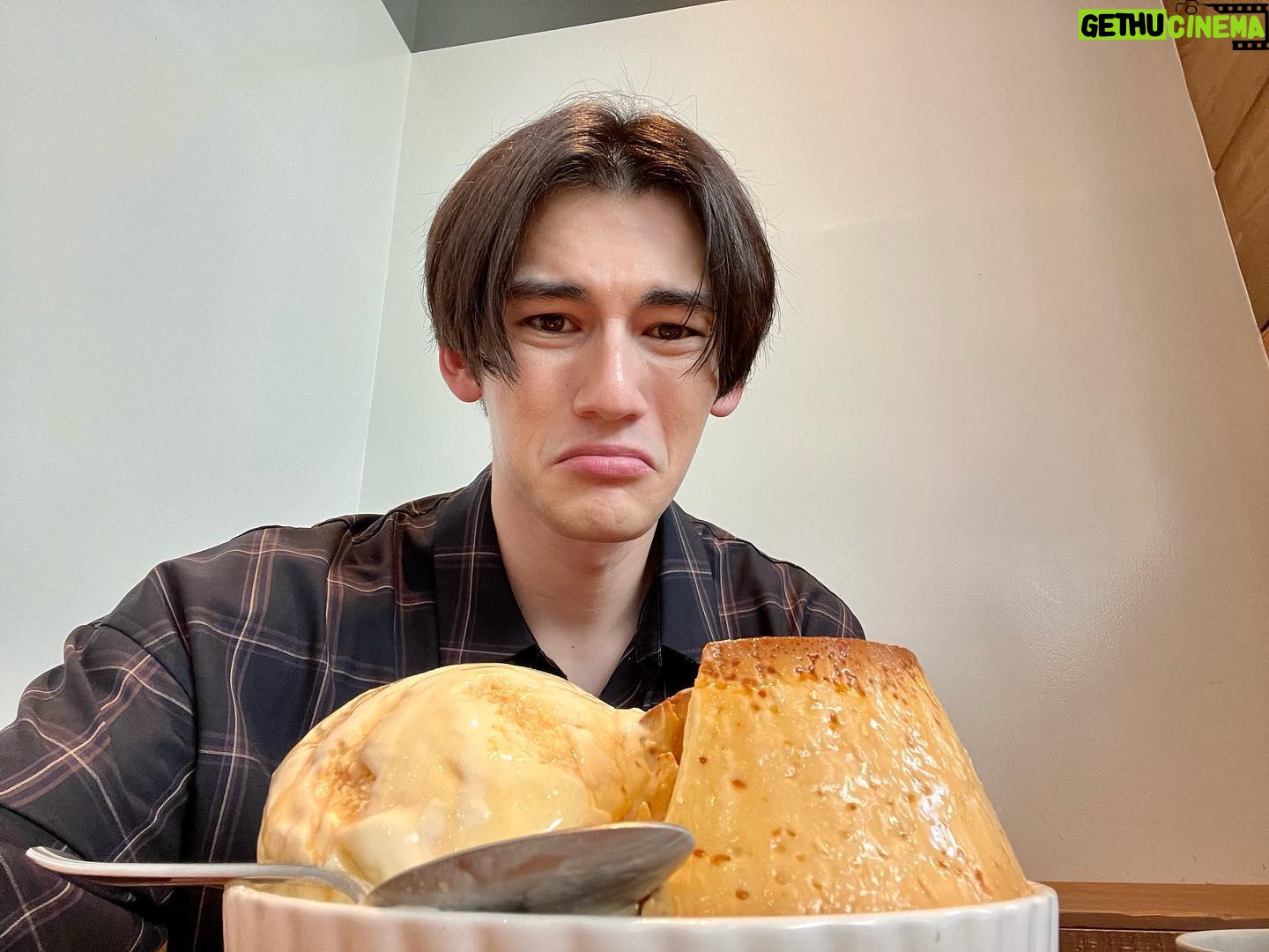 Nakhun Screaigh - 42.4K Likes - I tried to eat a giant pudding š®
I could not finish the giant pudding š