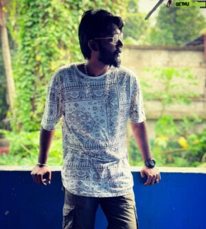 Nakkalites Arun Kumar Instagram - #emancipate #riseabovehate #leafinthewind 
Like a leaf swaying in the wind …!!! 🖤 
P.c @maruthakavi