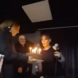 Nalan Instagram - Doğum günü mü? Kutlamam kalsın derken kutlamam yan cebime koy adlı çalışmamız 🤣🤣🤣. Canım @haluk_senturk çok teşekkür ederim beni utandırdın ve çok mutlu ettin 🙏🏻 iyi ki hayatıma girdin bu buluşma için ayrıca Füsun ablama 💕 teşekkür ederim