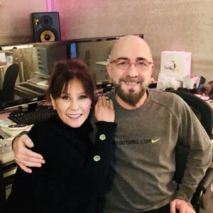 Nalan Instagram - Gece yarısı baskını yapıp şarkı okudum 💃💃💃💃Bilirim ki ikinci evim stüdyonun ışıkları  sabaha kadar yanar , (arı gibi çalışır Selim’ciğim) ve o kapılar bana sonuna kadar açıktır canım aranjörüm @selimcaldiranmaestro tam 20 yıl önce bugünlerde ilk ortak çalışmamız #sök kalbini albümümü yaptığımız günlerdeyiz ✌️ Sen hep var ol abiliğin , dostluğun,kardeşliğin iş ortaklığın için sonsuz teşekkürler.