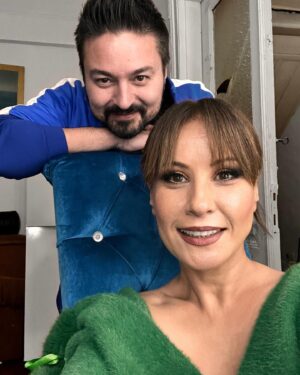 Nalan Instagram - @levelarnavutkoy @muratpirpiri @aslsahin  @haluk_senturk @birsensirin @fisunss 💕💕💕💕 çok eğlendim çok güldüm. Mükemmel lezzetli turşuları yedim de yedim 💕💕💕e daha ne olsun 🙏 ev sahipliğiniz için hepinize teşekkür ederim. Murat şarkın çok güzel çıkar onu herkes dinlesin 😘. O turşucu kardeşe acilen gidilecek bamya turşusu alınacak bir galon su içtim neredeyse 🤣🤣🤣🤣🤣.