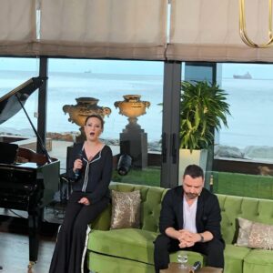 Nalan Instagram - Bugün de böyle geçti  @erkanguleryuzofficial @sinanozedincik  @fkarayel Apara tv teşekkürler