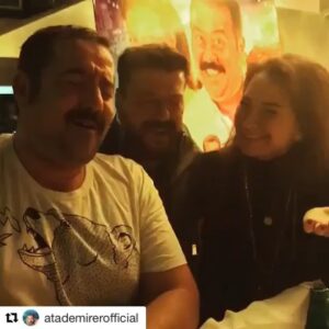 Nalan Instagram - Ben de sizi müthiş insanlar , sanki içinize doğmuş gibi, konum tam da bu şarkıyken Kutsi ile düet yapmış bir kaç hafta sonra çıkarıyorken sizlerin düeti önce geldi ,ne güzel geldi ❤️ hepsi de güzel sesli maşallah 😘😘😘#hedefimsensin 30 kasımı sabırsızlıkla bekliyoruz  #Repost @atademirerofficial with @get_repost
・・・
Seni seviyoruz Nalan💫💫🎈 Günaydın gencolar⚓️