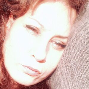 Nalan Instagram - Güneşli bir fotoğraf çekeyim derken, artık görmüyorum adlı çalışma...