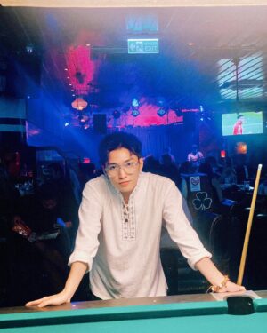 Nam Đình Võ Instagram - Người ta nói đàn ông trưởng thành là khi họ biết nghĩ về tương lai…
Nên ngày nào anh cũng nghĩ “mai ăn gì ?” 🙃🙃🙃