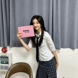 Nam Kyu-hee Instagram - 짧았지만 함께해서 행복했던 ,, 
#히어로는아닙니다만 오늘 밤 10시 30분 #jtbc 에서 👋🏻