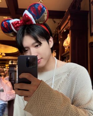 Nam Woo-hyun Instagram - 어릴적 나무로 돌아간날 ❤️
@hkdisneyland
