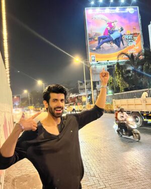 Namik Paul Instagram - Its-A-Me!! This will never not be exciting to me, so I had to go hunt at least one hoarding down after pack up. A tired brain resulted in me pointing at everything except our poster, and some…interesting faces. Some of which I present here. 

Lag Ja Gale launches today, which means I’ll be seeing all of you at 6:30 pm EVERY day, on @zeetv . I am so excited for you guys to see it, and I hope you enjoy it as much as I’ve enjoyed being a part of creating it ❤️ 🧿 

Thank you to @sandiipsikcand @solproductions_ and @zeetv for the opportunity. Let us know what you think, we’ll be here allll week 🤓