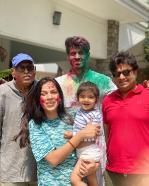 Namik Paul Instagram - A very very Happy Holi from all of us (in frame and out) to all of you and your loved ones 🌈🤗 May the colours of happiness and hope flood all your lives ❤️ Once again, all credit for the idea and execution go to @chandigarh_chronicle 🤓😎

#happyholi #colors #happiness