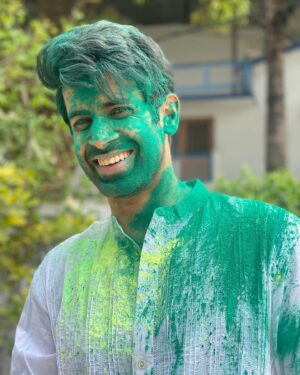 Namik Paul Instagram - A very very Happy Holi from all of us (in frame and out) to all of you and your loved ones 🌈🤗 May the colours of happiness and hope flood all your lives ❤️ Once again, all credit for the idea and execution go to @chandigarh_chronicle 🤓😎

#happyholi #colors #happiness