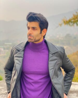 Namik Paul Instagram - When cornered by a bear, curl up and play dead, or so I’ve heard/read 🐻 When cornered by a camera however, looking vague and non threatening works best in my experience 😋🤷🏽‍♂️ Drop any picture hacks down 👇🏼 and be sure to have an amazing week everyone 🤗🥳