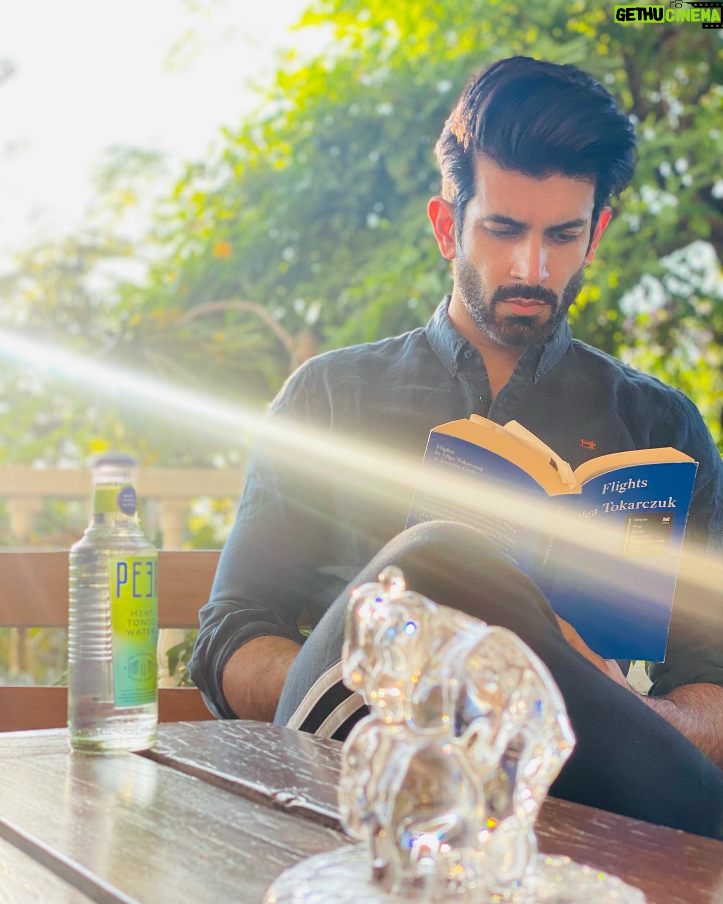 Namik Paul - 15.5K Likes - Just your regular Sunday, walked my dog, had some breakfast, watched a movie and, oh yeah, got FULLY vaccinated 💉🥳 Thank you science, the relief is palpable 🙏🏼 Time to kick back and hope I go 2/2 on dodging the sides🤞🏼 Have a great week everyone 🤗 Cool light effect provided by the☀️