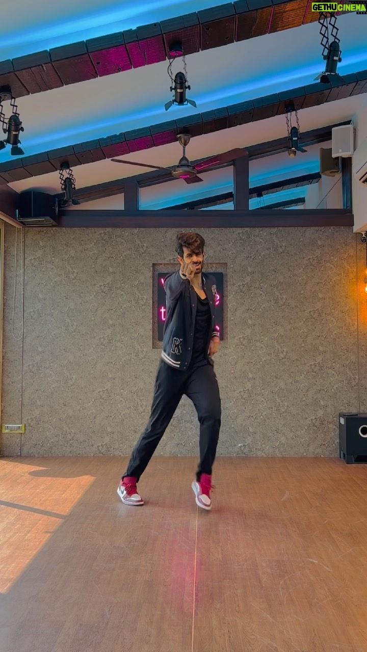 Namik Paul - 19.2K Likes - Laal Bindi Supremacy (and Laal Saaris too, while we’re at it, but this is NOT an invitation for ‘Haan Bhai Namik, shaadi kab kar rahe ho?!?’ questions ✋🏼). #dance choreography by @prateekshettigar of course 🤝Banger by @akullofficial 🙏🏼 Camera credit- Tripod & Phone killing it as usual 🙌🏼