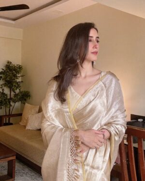 Namita Dubey Instagram - Far and few Golden moments✨
Saree by @sacredweaves
