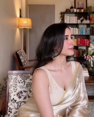 Namita Dubey Instagram - Far and few Golden moments✨
Saree by @sacredweaves