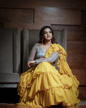 Namratha Gowda Instagram - 🌙
Outfit: @var_vastrr @snehaligoor @im.hemanth 
PC: @nimma_chayagrahaka 
Makeup and hair: @hair_and_makeupby_saraswathi