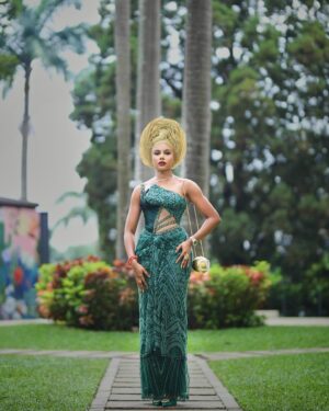 Nancy Isime Instagram - Bridesmaid of the Most Gorgeous Bride💚

#LoveUnitesUS24
#CrazyAboutUS24 

Dress: @oobiuku 
Gele: @chygele 
Makeup: @jideofstola 
Photographed by: @kennedyamaku for @bighstudios 
Video: @georgeokoro