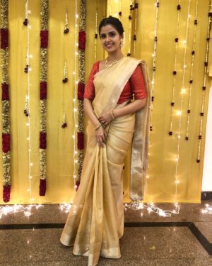 Nanditha Jennifer Instagram - “Feeling graceful in the embrace of tradition.”♥️😊😍
.
.
.
#blessed #beautiful #love #saree #cute #traditional #look #instagram #instadaily #karthigaideepam #celebration #fabulous #happiness #instagood #jenniferr252 #ztamill #vijaytv #suntv #cinema #picoftheday #goldandred #fashionblogger #likesforlike
@zeetamizh