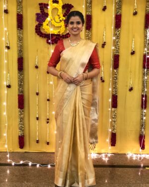 Nanditha Jennifer Instagram - “Feeling graceful in the embrace of tradition.”♥️😊😍
.
.
.
#blessed #beautiful #love #saree #cute #traditional #look #instagram #instadaily #karthigaideepam #celebration #fabulous #happiness #instagood #jenniferr252 #ztamill #vijaytv #suntv #cinema #picoftheday #goldandred #fashionblogger #likesforlike
@zeetamizh