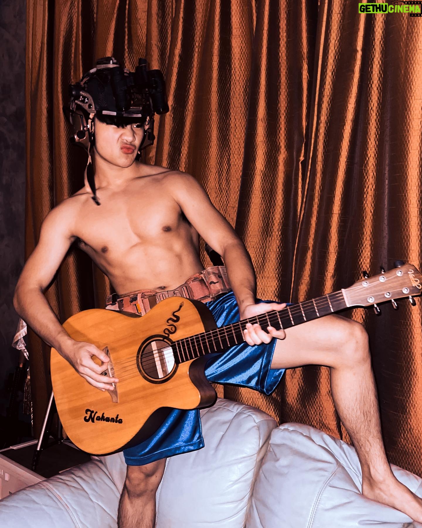 Nannakun Pakapatpornpob - 160K Likes - What a 24 year old guy be doin at 2 am 😂. Guitar Heroooo🎸🤙🏼🤙🏼