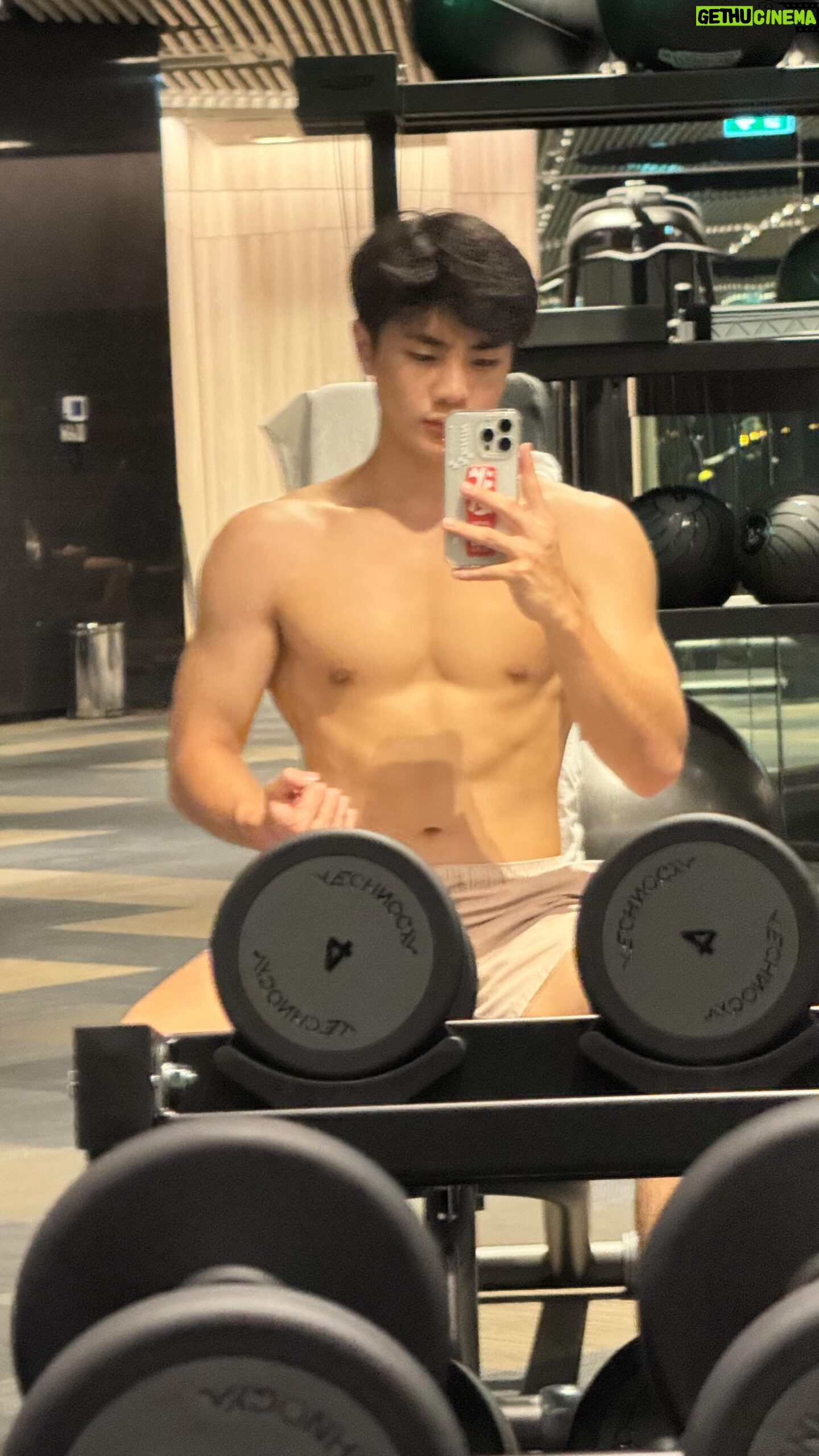 Nannakun Pakapatpornpob - 149.8K Likes - 10% of the time working out, 90% of the time playing around🤪💪🏼🤙🏼