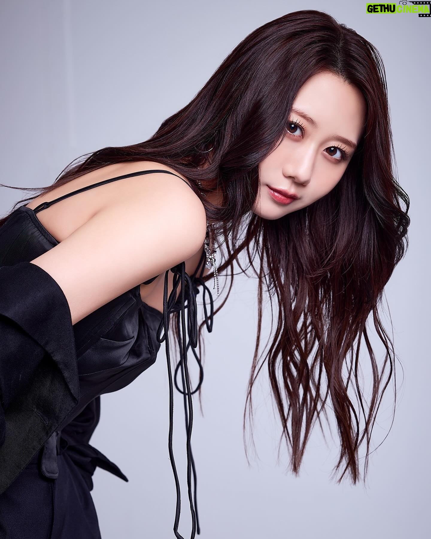Nao Furuhata - 5.1K Likes - お久しぶりです
黒に包まれた時の私です👀
みんなはGWどう過ごしましたか?
私は17日から始まる舞台
歌舞伎町シャーロックのお稽古で
充実していました
劇場にてお待ちしております!
