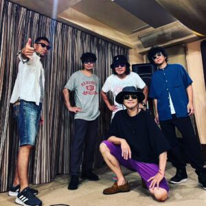 Nao Omori Instagram - これが
海には
あんまり行かない
おじさん達の
暑い夏における
精一杯の姿です。

#大森南朋 
#塚本史朗
#和田健一郎
#湯浅崇
#浜崎大地

#theoldbluebandits
