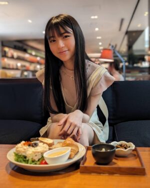 Nao Osato Instagram - お出かけしてゆっくり過ごしてたよ〜🙌🏻
スイーツも美味しかった🍨
今日は結構暑かったね🥹☀️

#暑かった #お出かけ #ゆっくり過ごす休日 #大里菜桜